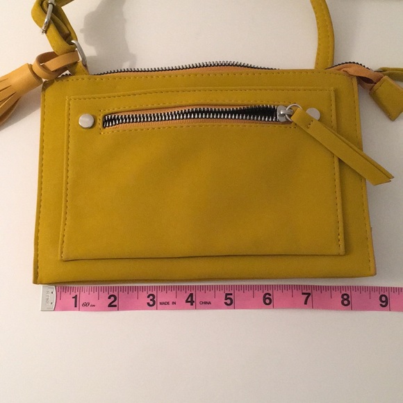 ✅ SOLD Yellow Crossbody Purse (Adjustable Strap) Pleather - Picture 7 of 12